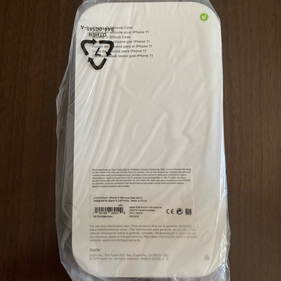 Apple soft silicon white case for iPhone 11 - Picture 3 of 3